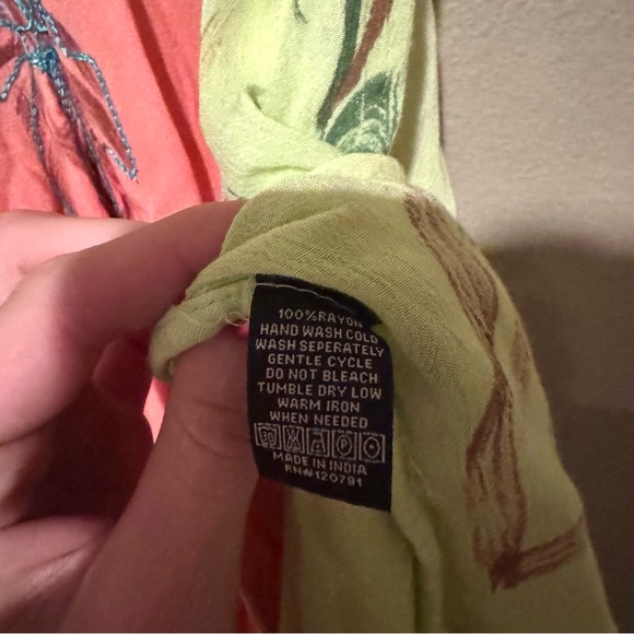 True Rock Rayon Split Dyed Floral Distressed Tunic Top Green Pink One Size - Picture 6 of 7